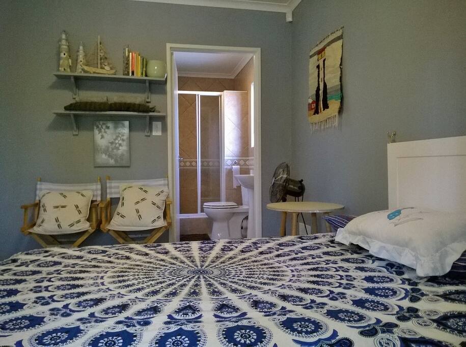 Double bedroom and en-suite with private entrance.