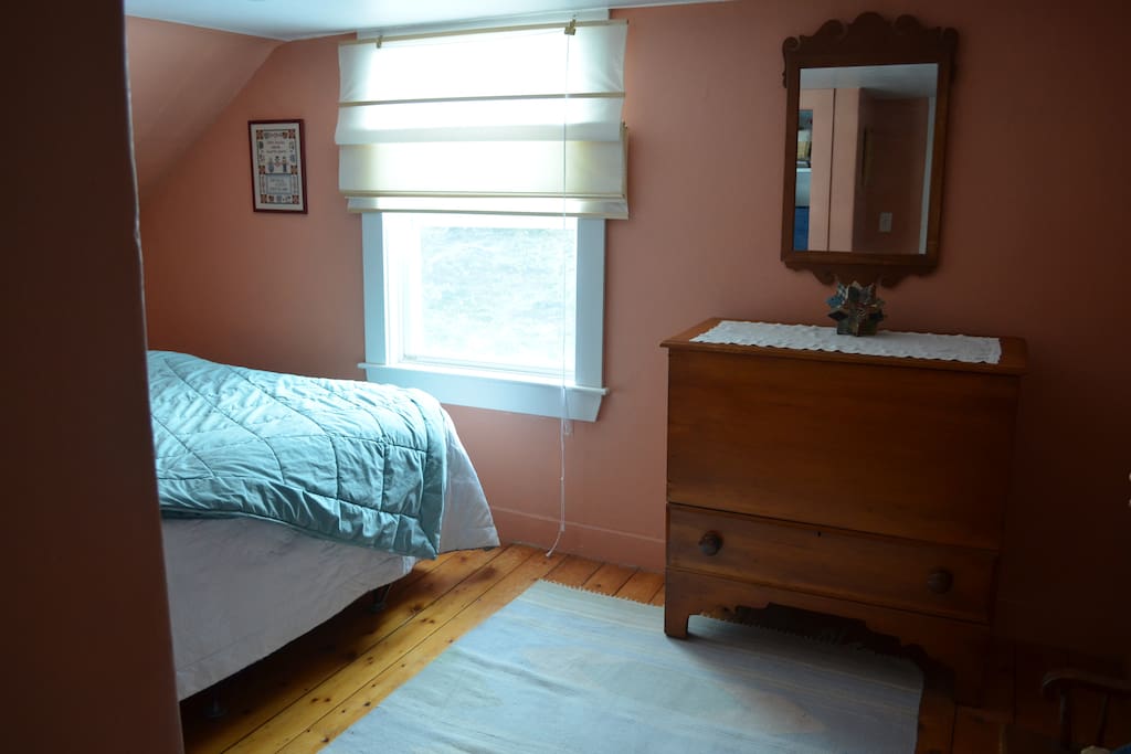 Coral Bed Room,
w/ queen bed.
(facing Southeast)
