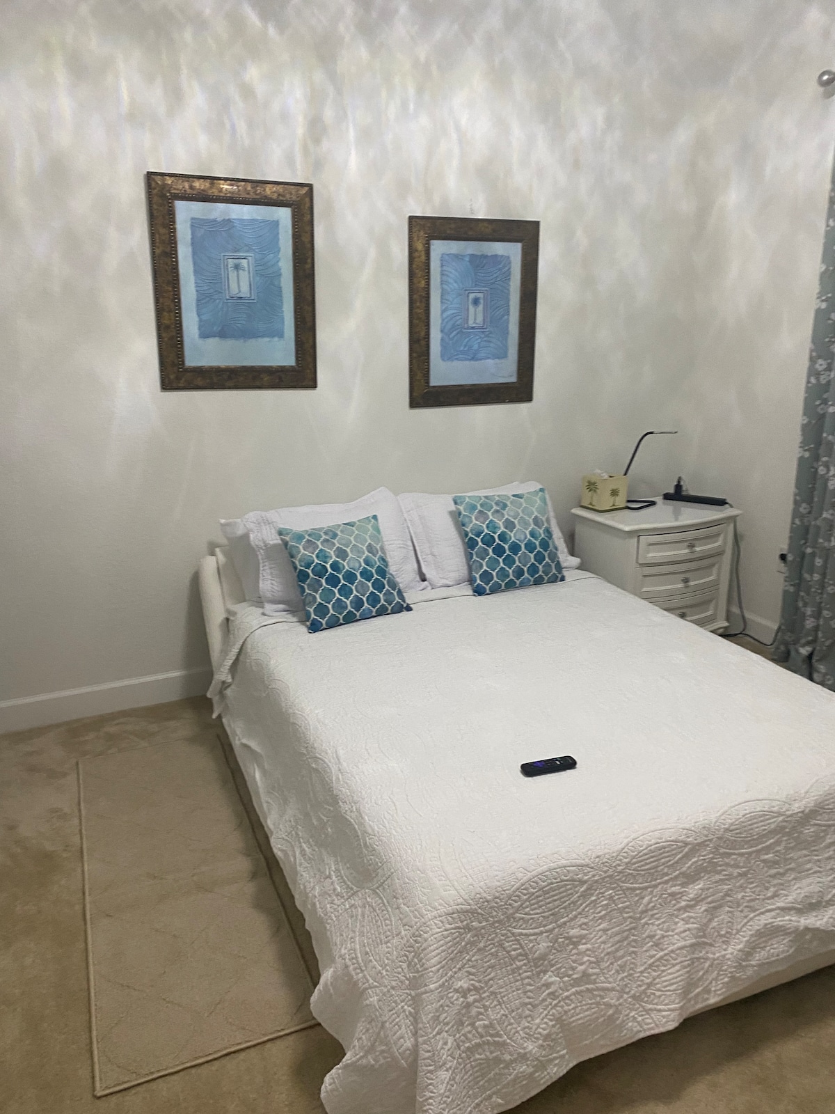 Spavaća soba 1 bračni krevet (širine 150-179 cm)