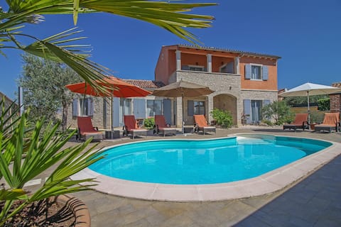 Villa Mira