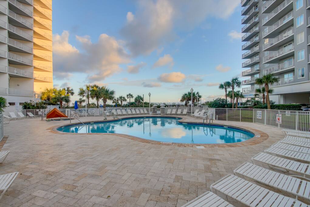 Jacuzzi,Tub,Building,Pool,Water