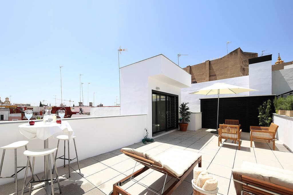 The terrace faces south and has plenty of sun throughout.