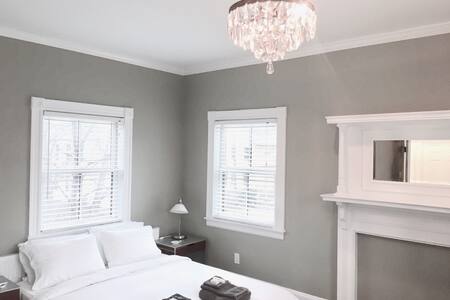 Private studio by MIT/Harvard/BU/Fenway w/parking