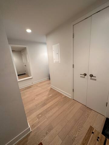 Wonderful unit next Bell Center gallery image 2