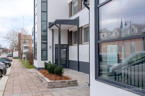 Cozy triangle in the center in an elevator building