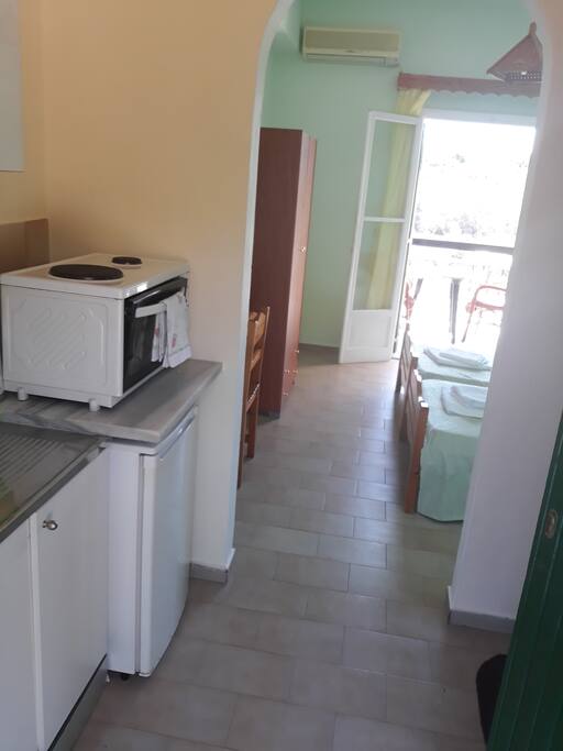 studio's Equipped kitchen