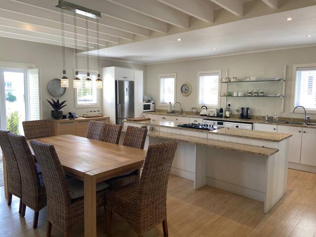 Mackenzie Property Management manages holiday rentals and houses in the Knysna Area managed Airbnb listing 3