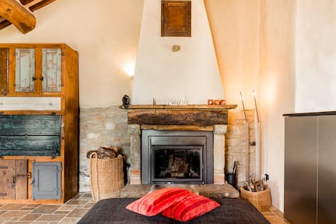 Successful Airbnb property: Tofanello Orange Luxury and Modern Comfort with Outdoor Pool in Monte Santa Maria Tiberina