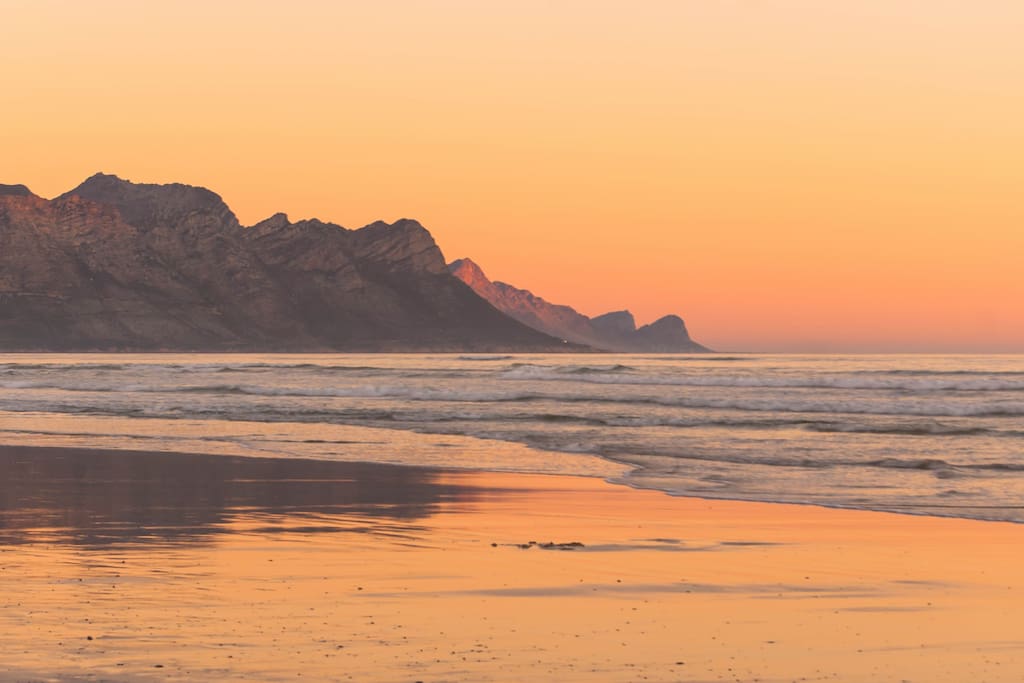 The beach in front of the building - La mer devant la résidence