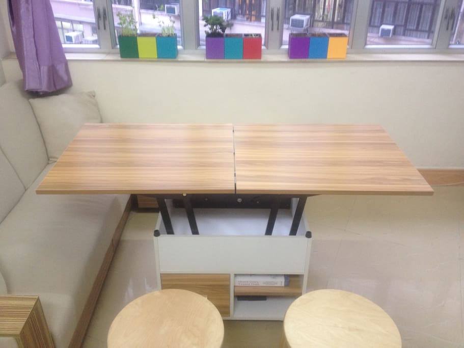 The coffee table opens up into a larger table should you require extra table space.