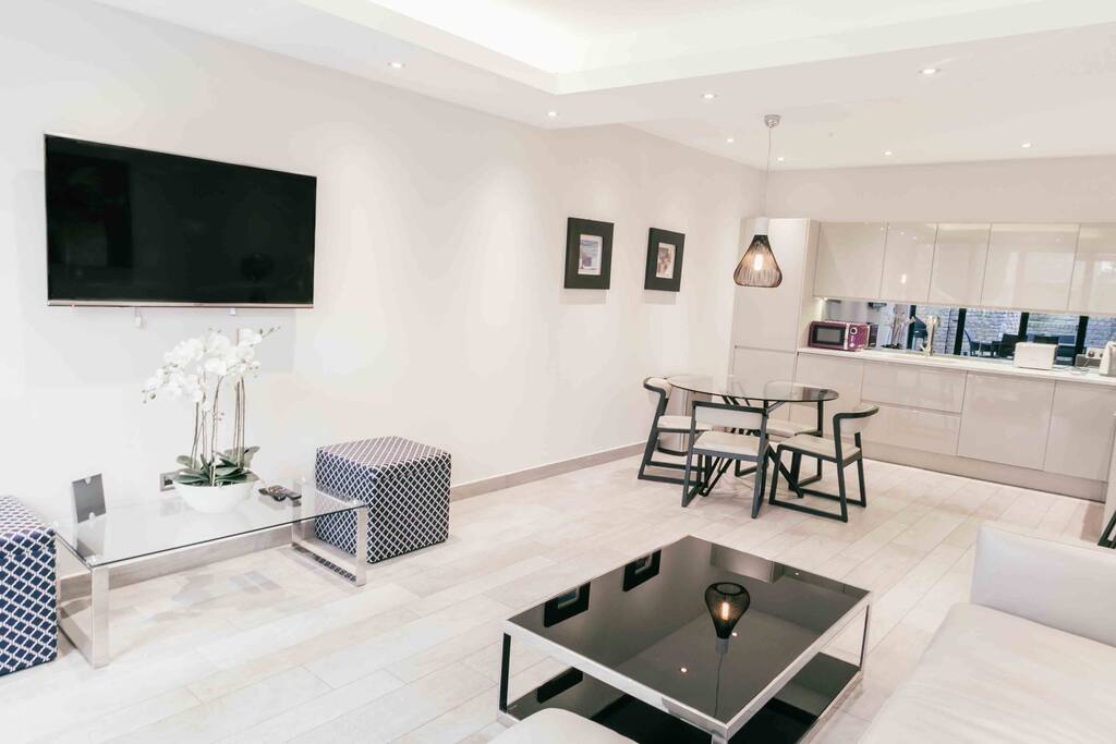 Lounge Kitchen