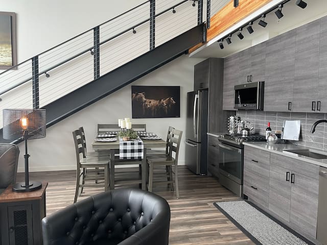 Montana Luxury Condo at its Best! gallery image 3