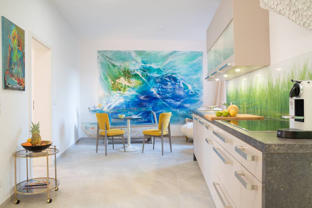 Plenty of room in comfortable live in Kitchen space, invites to rest, indulge and refresh up to 6 people with lots of remote controlled indirekt dimmable lights which creates an amazing atmosphere any time of the day. Live in Kitchen with artistic dining space. Close to Ocean, Shops and University. Original hand carved Vintage Canoe Bench Seat in front of amazing huge Baltic Sea Painting. Lots of indirekt remote controlled dimmable lights throughout the apartment create an amazing atmosphere any time of the day.
LUXURY APARTMENT BUILT 2018 - EVERYTHING IS BRAND NEW.
This is Kiels Hipster City Center - Location is key. Stroll to busy Holtenauer Straße, University, Clinic, City, Harbor and Public Transport within minutes. Inquire now. Come and Visit Sailing City Kiel.
