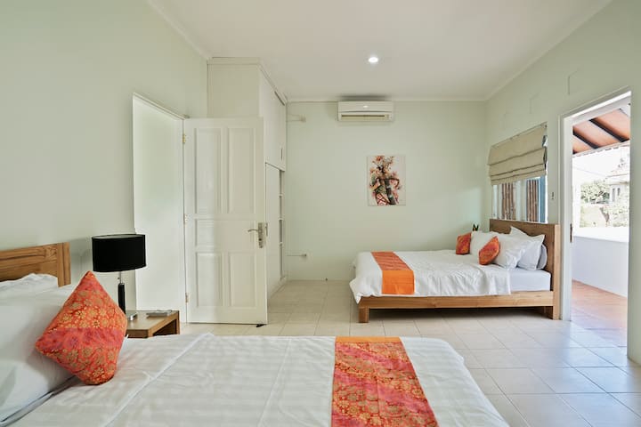 Dhomë gjumi në ballkon me 2 krevate dopio "Queen"