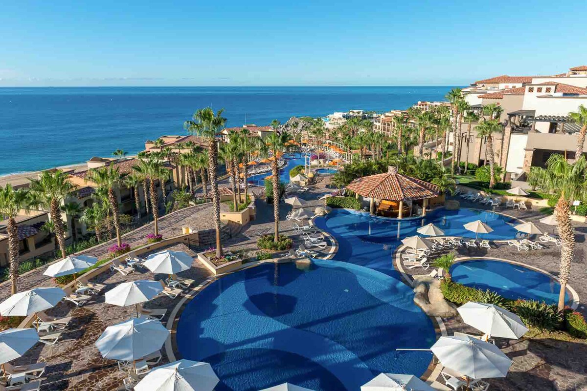 Luxurious ocean-view Junior Suite — 1 bedroom vacation rental in Cabo San Lucas