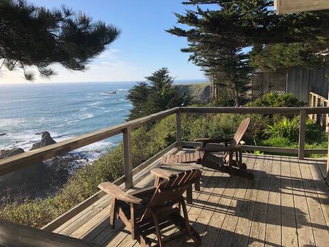 Mendocino Coast Cliffside Cottage—Shangri-La