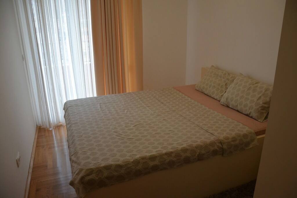 Bedroom, wit double bad.
