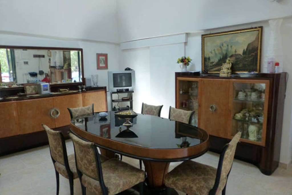 Sala da pranzo - living room view #1