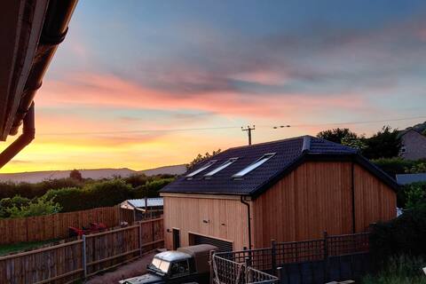 Scandi-luxe Studio, with wood fired hot tub
