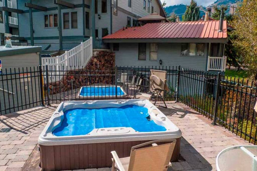 2 hot tubs