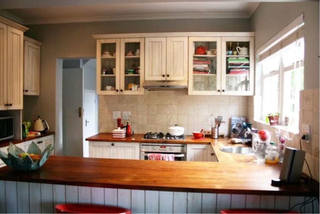 Kitchen including scullery with dishwasher and washing machine