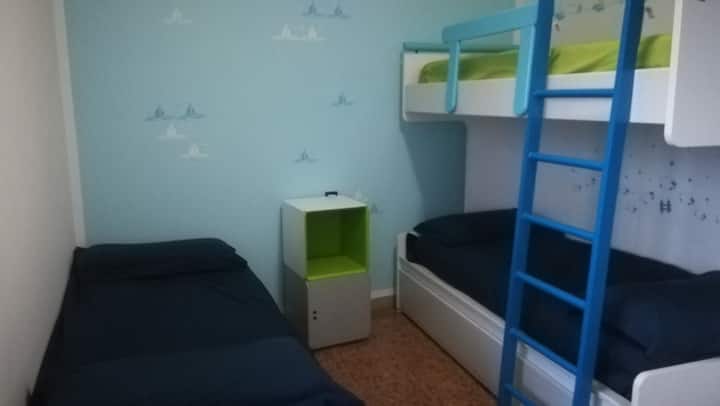 الغرفة 2 : 3 أسرّة