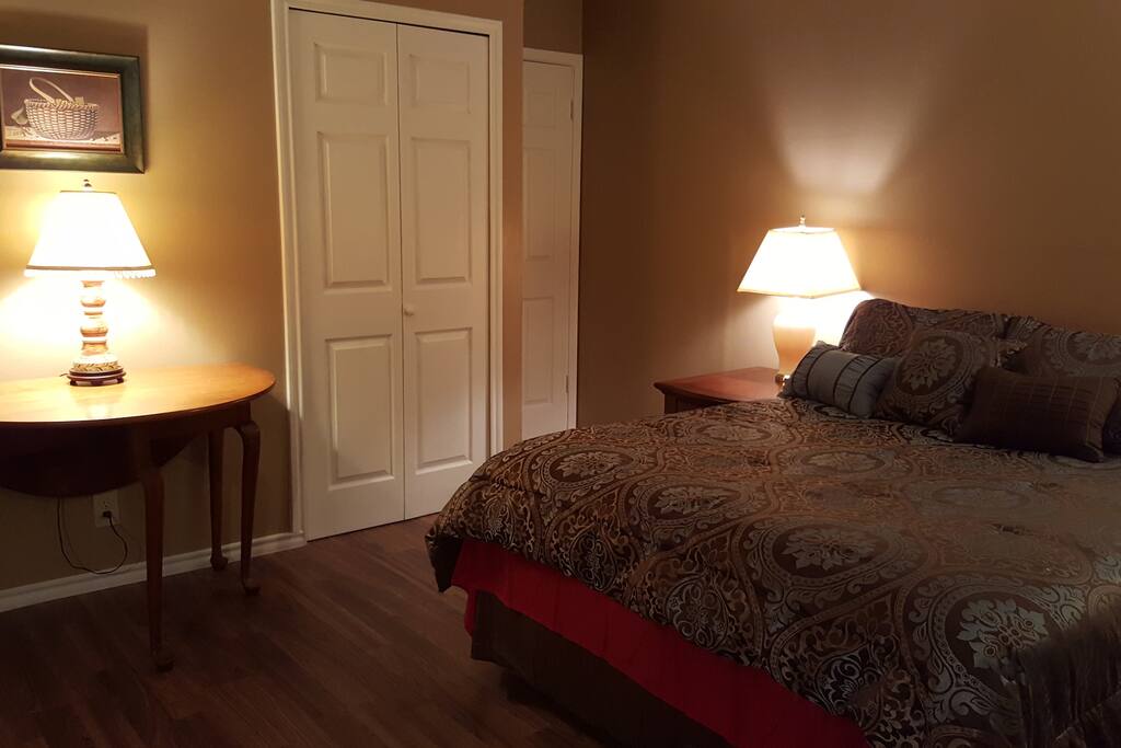 Private bedroom with Queen size pillow top bed