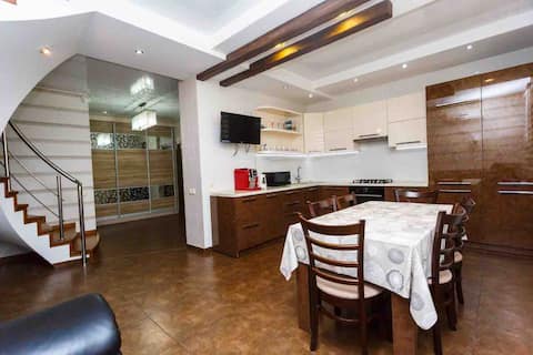 Cozy 2 story house in City Centre