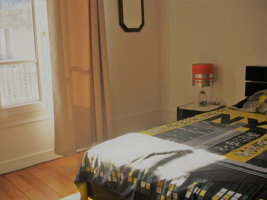 1ere Chambre avec lit double et nombreux rangements