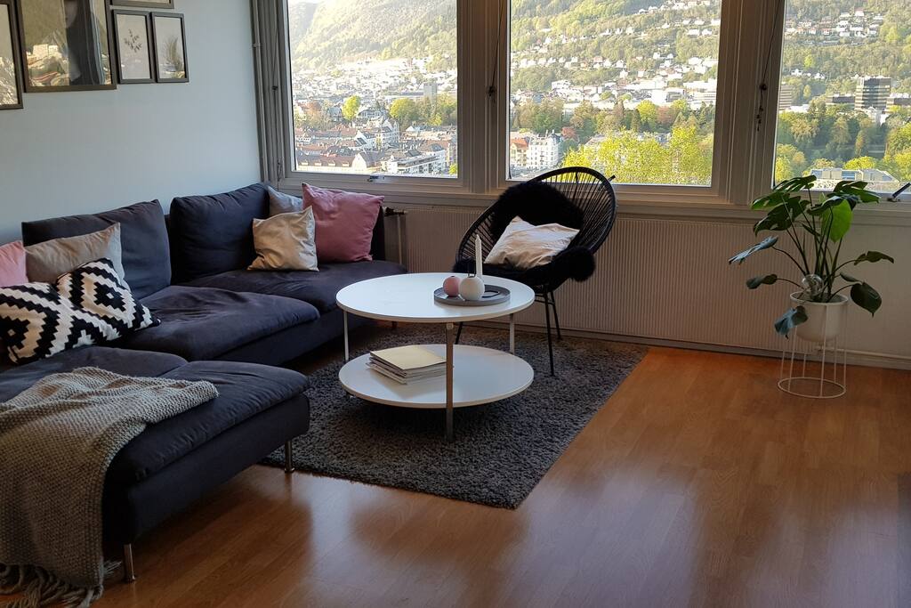 stue med fantastisk utsikt over Bergen by