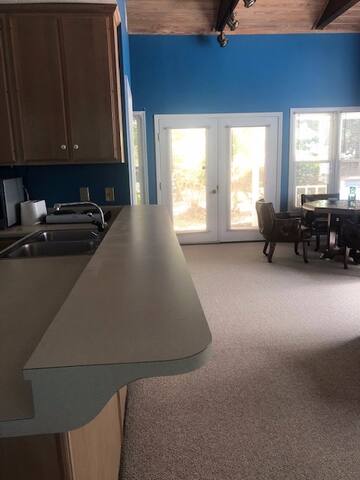 Sunny Spacious 'Boro Retreat ★★ Jacuzzi