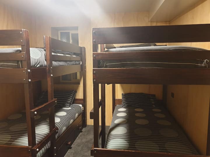 ห้องนอน 2 เตียงเตียงเดี่ยว 2 เตียงรวม 4 เตียง