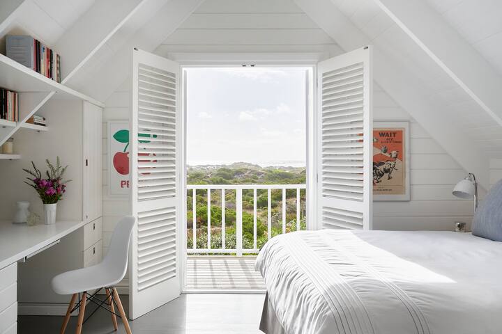 Chapman’s Beachhouse – on the dunes with sea views gallery image 3