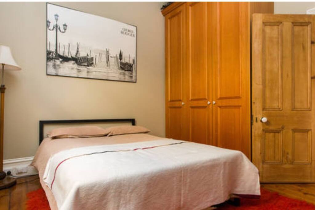 Guest Bedroom Photo 2