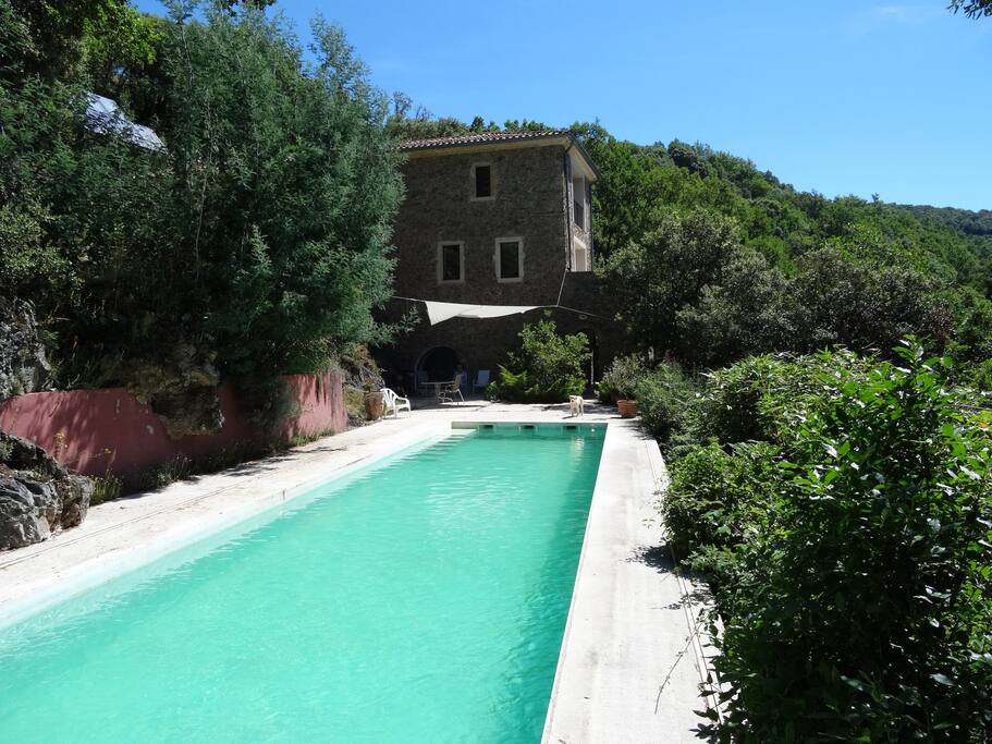 le mas vu de la piscine
