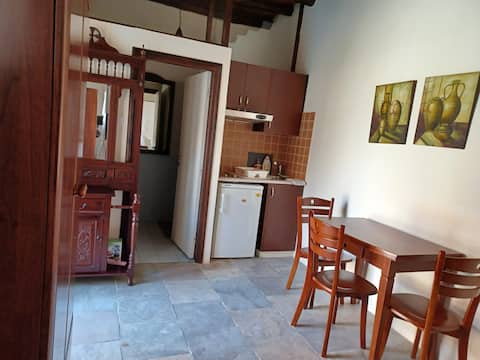Traditional studio at Vrakas House