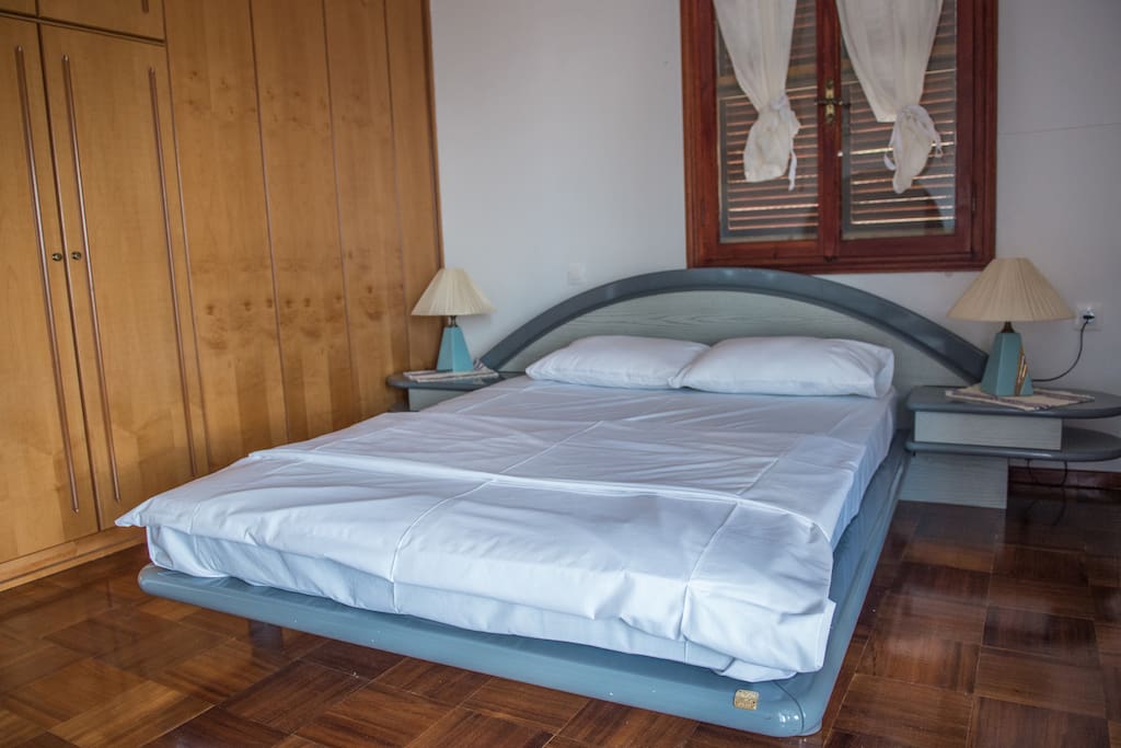 1st bedroom/closet/sea view/wood flooring