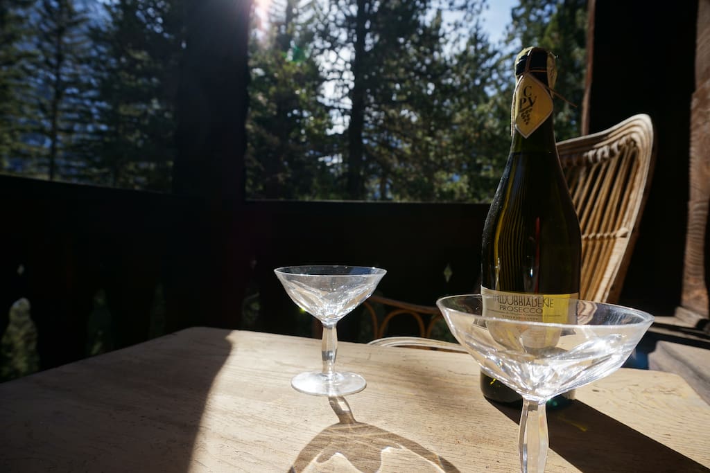 Balkon mit Waldpanorama