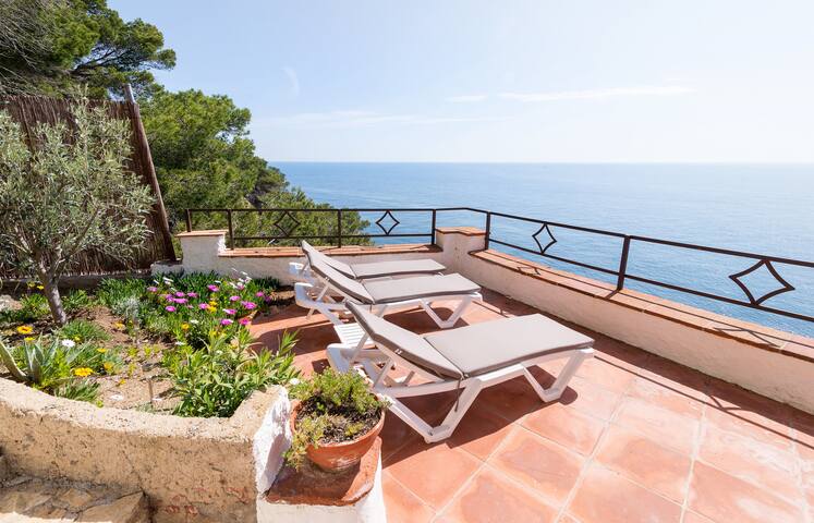 Transatlantic villa at the seafront gallery image 5