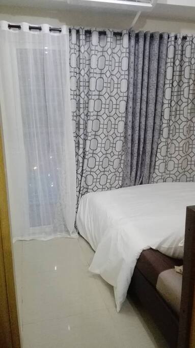 Homey feel bedroom