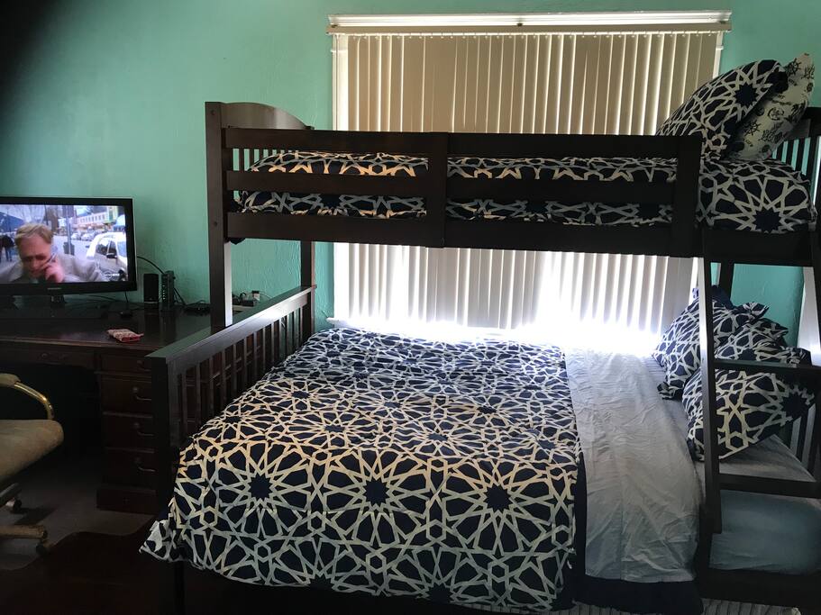 Full (double) bottom bed wtih Twin on top and Twin pull out