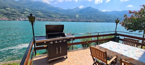 Monte Isola, small villa on the lake, 
private lake access