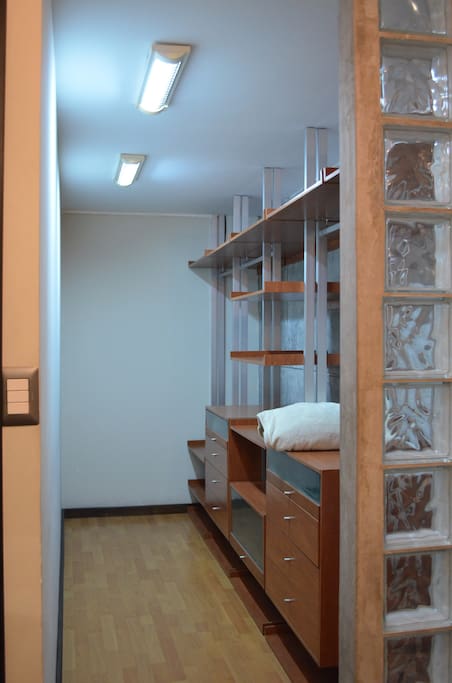 Walking Closet
Room1