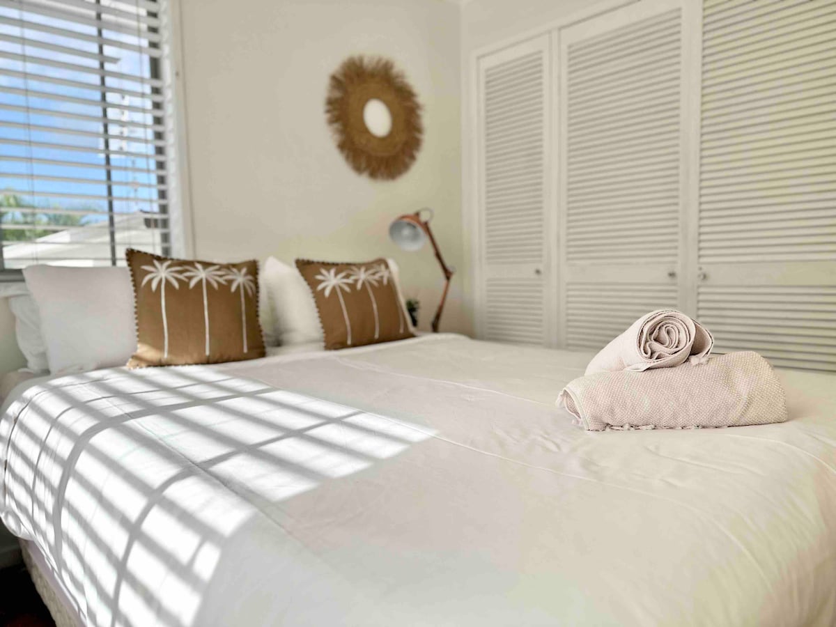 Als je bed voelt als een wolk ☁️ #SleepSanctuary #HeavenlyNights #LuxuryRest