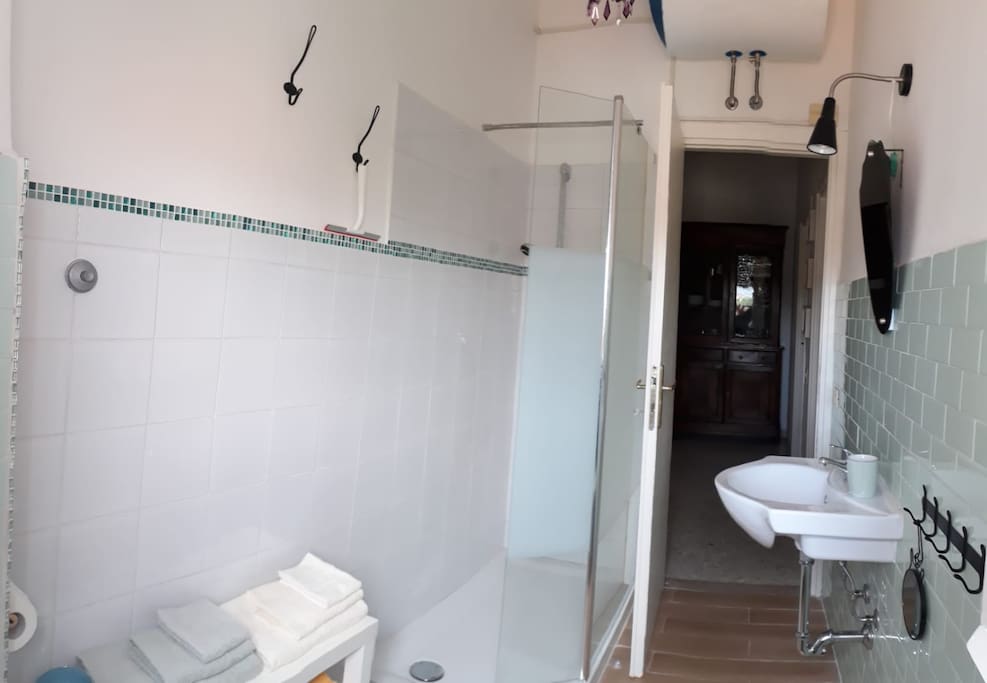 Bagno con cabina doccia