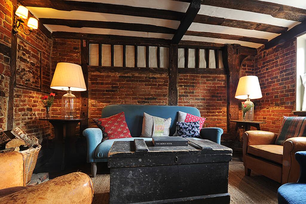 Snug / Guest Lounge