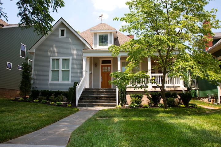 Cozy-Charming Apt in 12 South District
