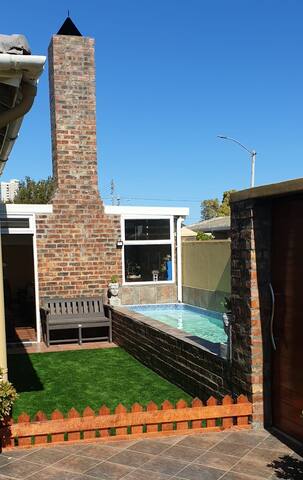 Luxury home with splash pool 700 m from main beach gallery image 4