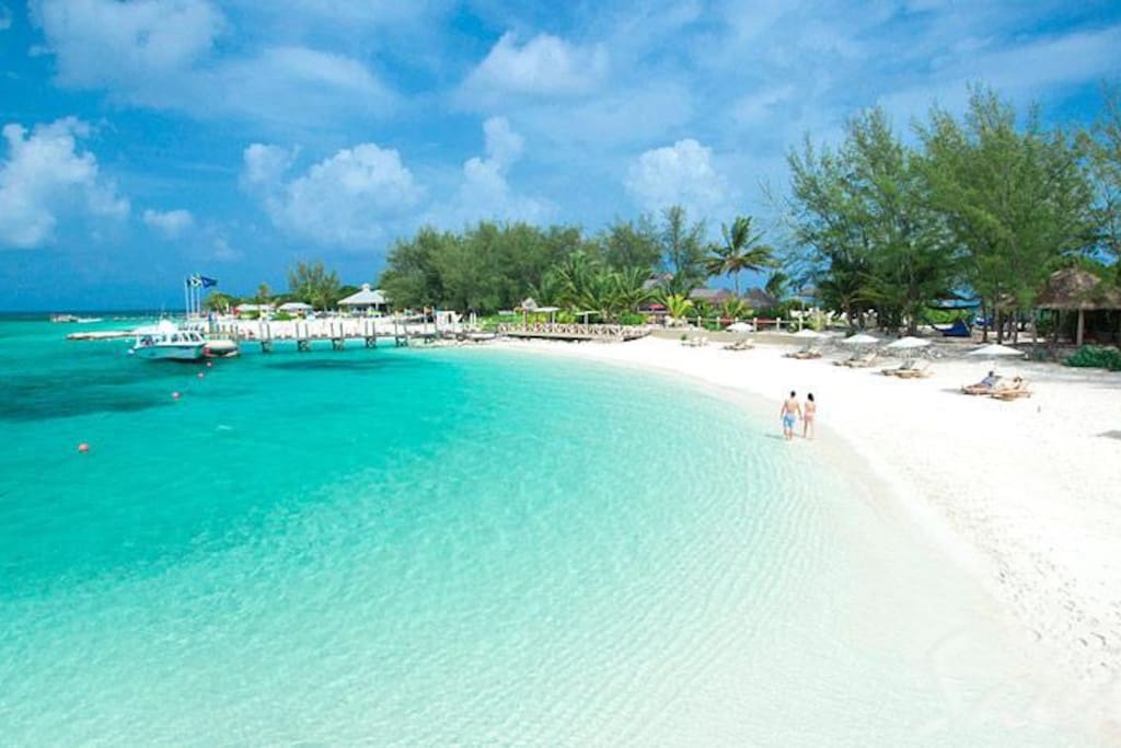 3 minutes walking distance from this Beach