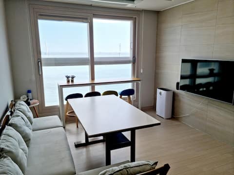 # Top floor # Gwangan Bridge # Ocean view # Beach # Best location # Clean # 2 rooms 1 living room